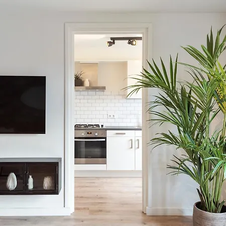 The & Town - Free Parking *