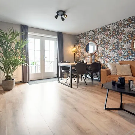 The & Town - Free Parking *