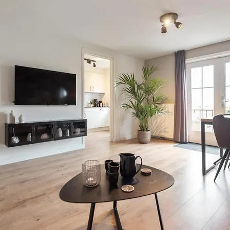 The & Town - Free Parking *