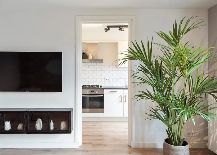 The & Town - Free Parking *